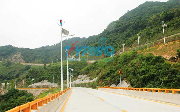 深圳碧嶺三洲田路風光互補路燈成功案例