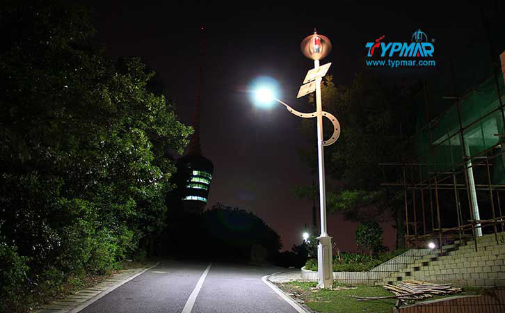 風(fēng)力發(fā)電機(jī)在高于工作風(fēng)速范圍時(shí)，仍然在工作，剎車(chē)系統(tǒng)是否失效，這種情況下能否保證系統(tǒng)安全？
